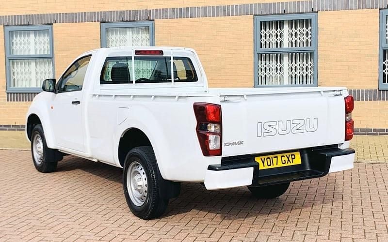 Used Isuzu D-Max 164 HP (120 kW) 2017 White Pickup