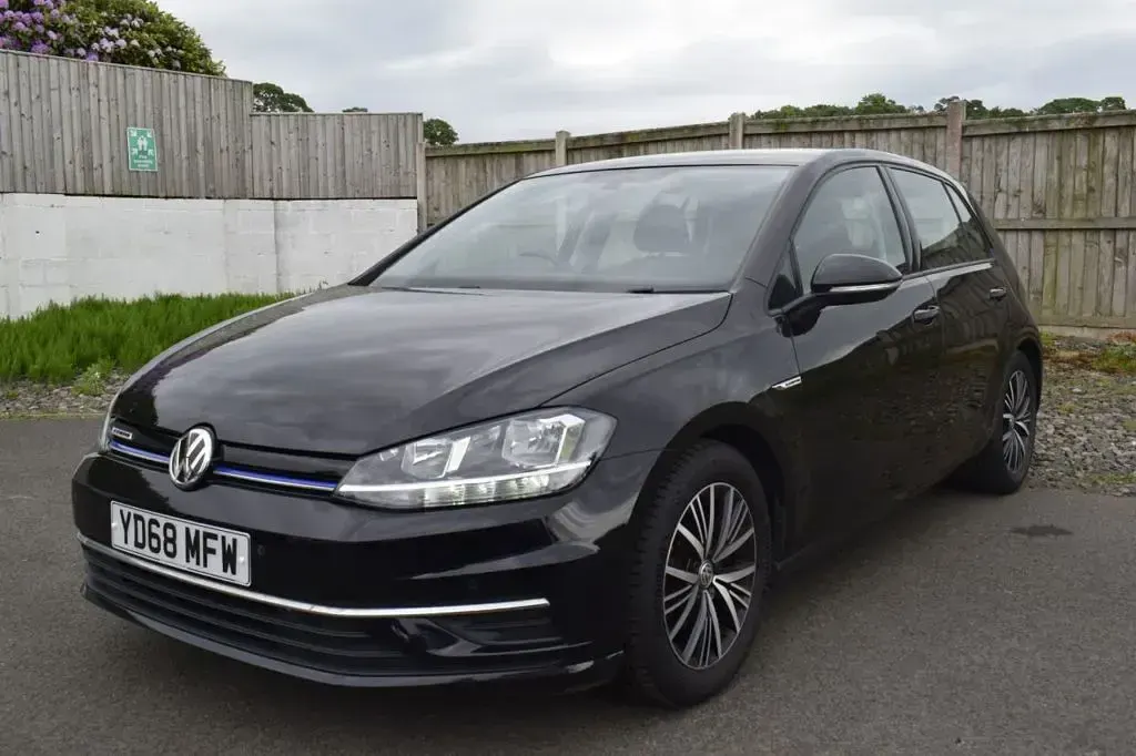 Used VW Golf VII SE 130 HP (95 kW) 2019 Black Hatchback