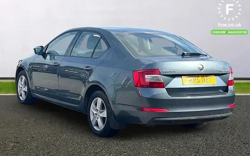 Usado Skoda Octavia SE 140 HP (102 kW) 2015 Cinzento Citadino