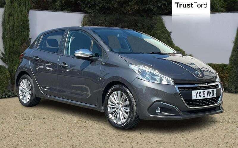 Used 2018 Peugeot 208 Signature Sky Hatchback | £6,400 (Fair price) - Image 1/4