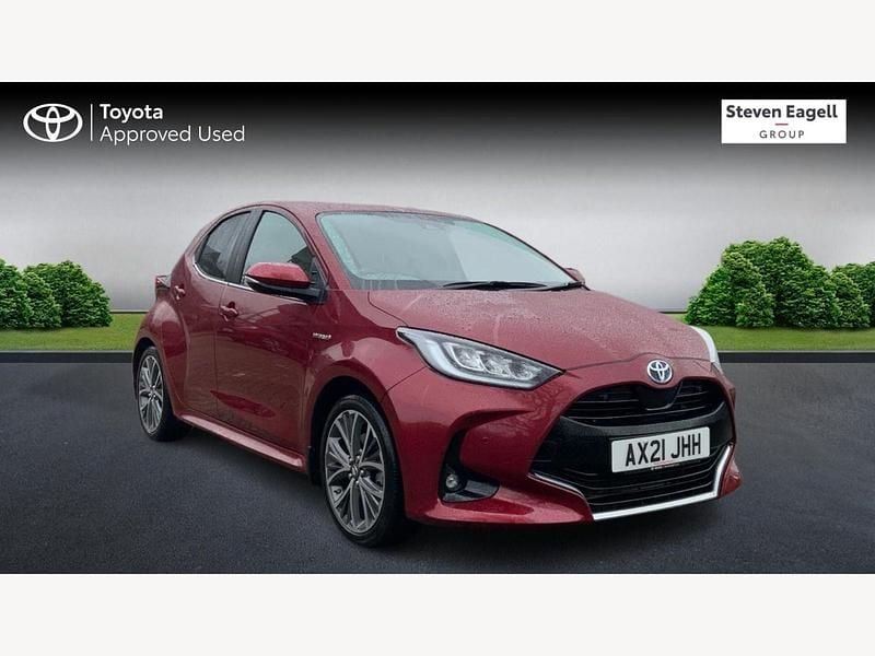 Used Toyota Yaris Hybrid 116 HP (85 kW) 2021 Red Hatchback
