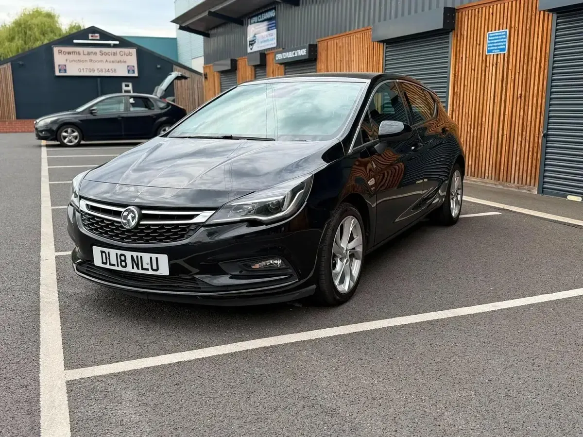 Used Vauxhall Astra SRi 150 HP (110 kW) 2018 Black Hatchback