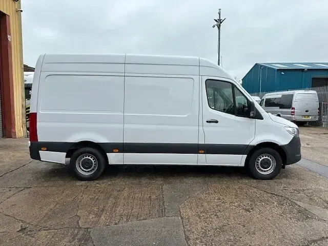 Used Mercedes Sprinter Progressive 148 HP (108 kW) 2022 White Van