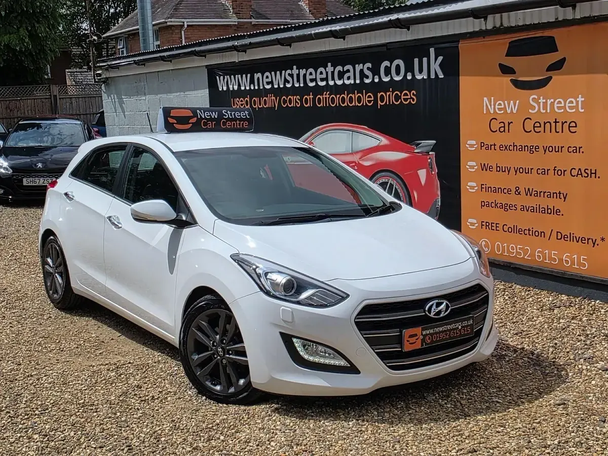Used Hyundai i30 Premium 136 HP (100 kW) 2015 White Hatchback