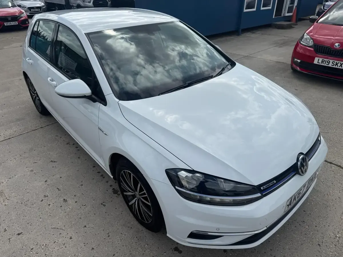 Used VW Golf VII SE 130 HP (95 kW) 2017 White Hatchback