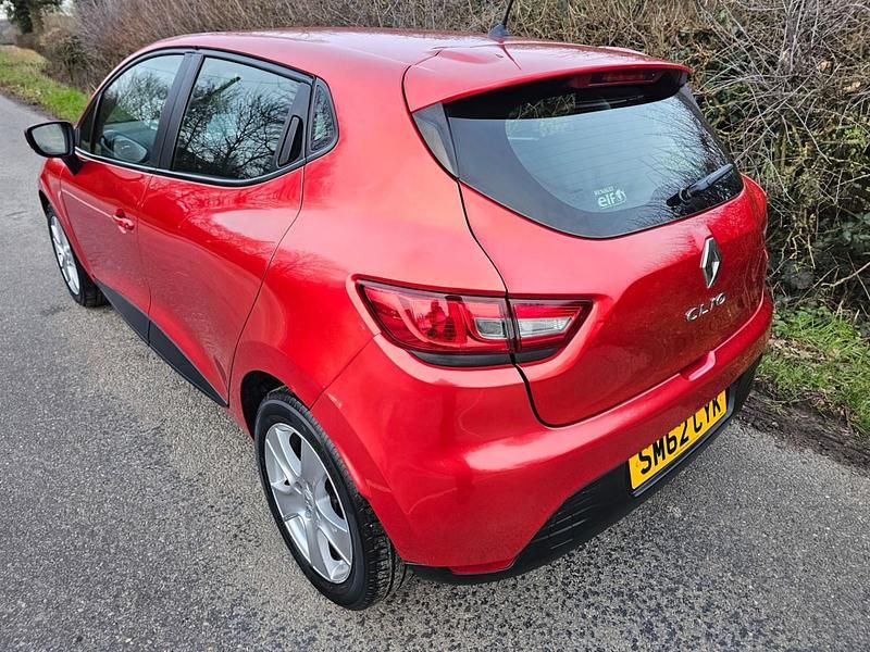 Used Renault Clio IV Expression+ 75 HP (55 kW) 2013 Red Hatchback