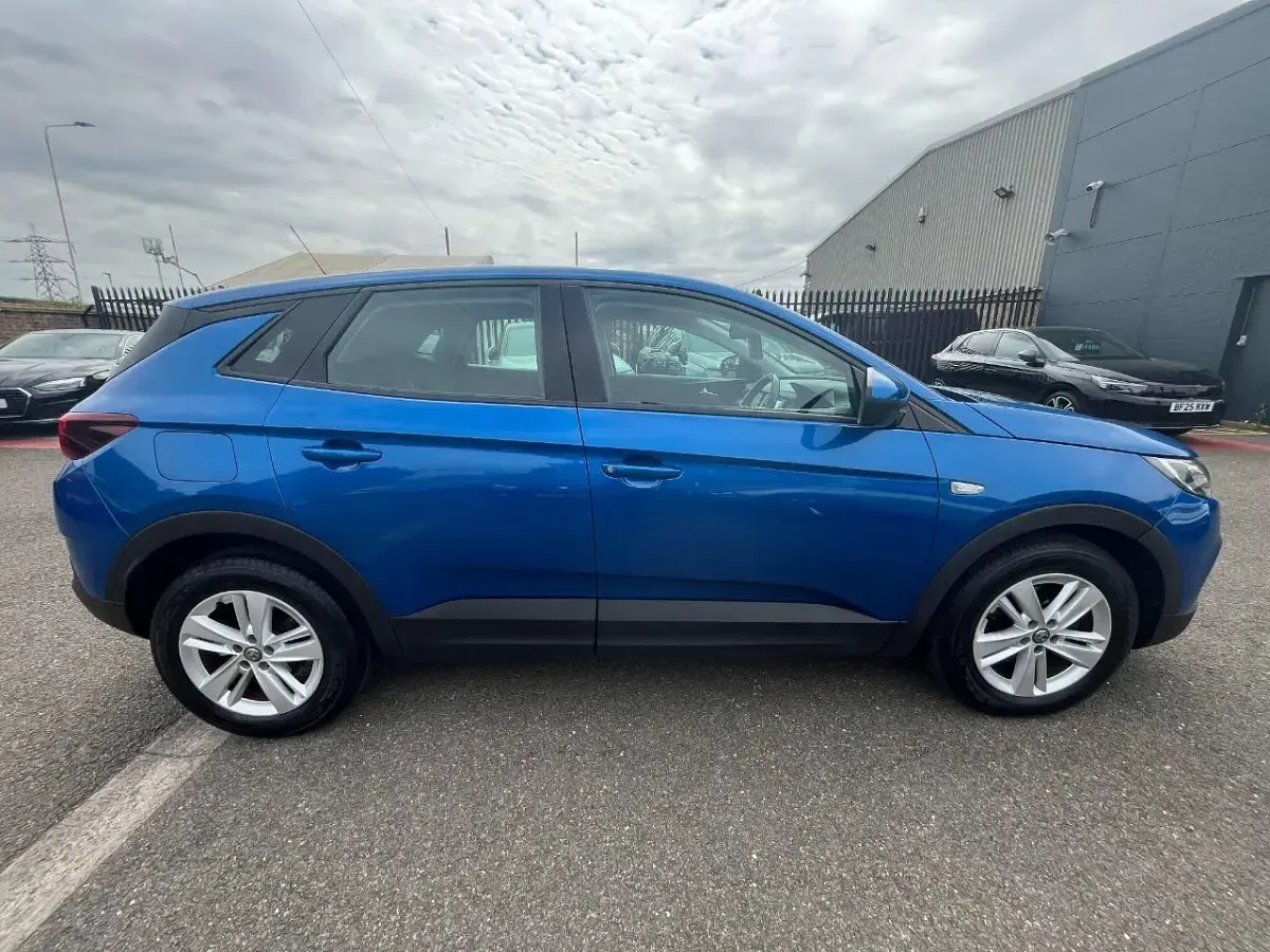 Used Vauxhall Grandland X S 128 HP (94 kW) 2018 Blue SUV
