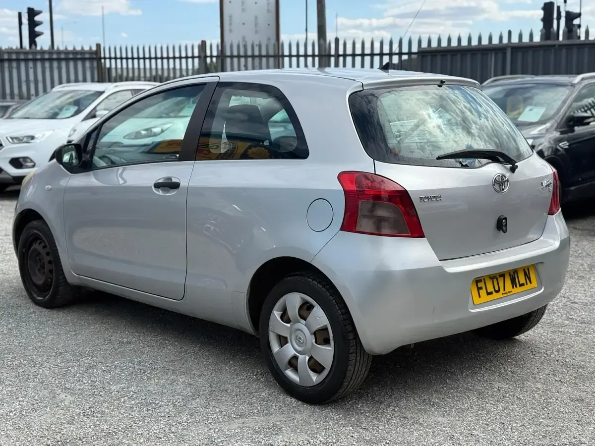 Used Toyota Yaris T2 68 HP (50 kW) 2007 Silver Hatchback