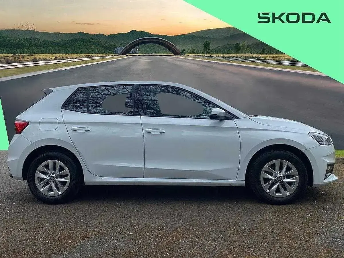 Used Skoda Fabia SE 95 HP (69 kW) 2025 White Hatchback