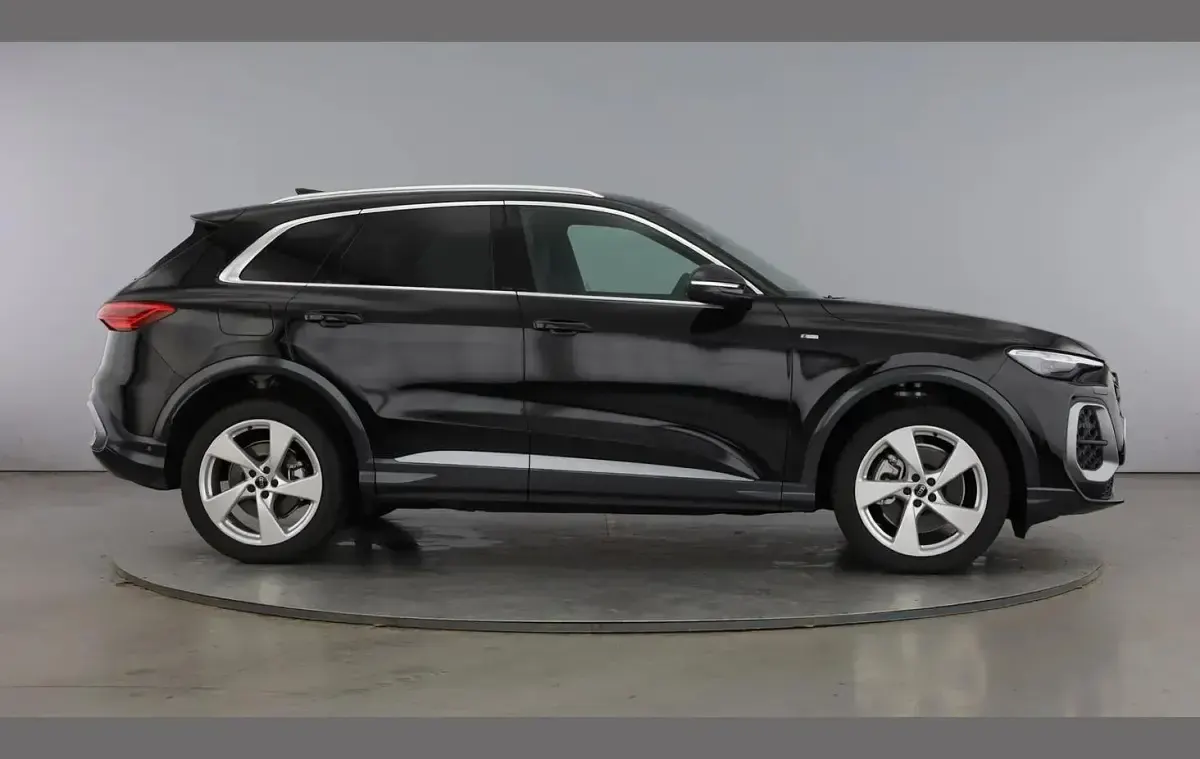 Used Audi Q5 S-Line 200 HP (147 kW) 2025 Black SUV