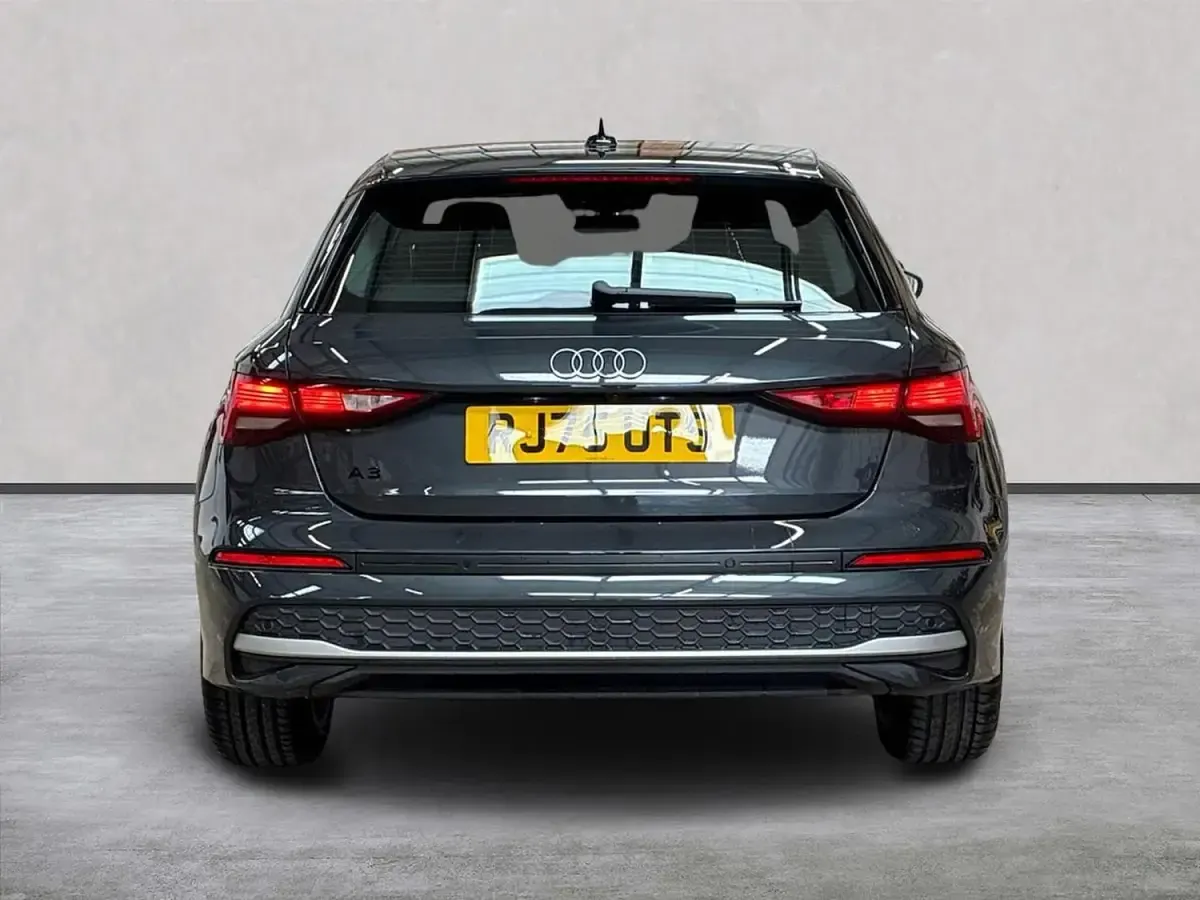 Usado Audi A3 Sport 116 HP (85 kW) 2026 Cinzento Citadino