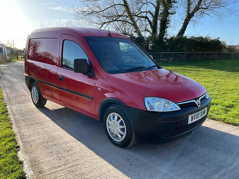 Red Used 2010 Vauxhall Combo MPV | £2,650 (Fair price) - Image 1/4