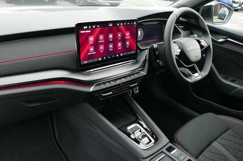 Używany Skoda Octavia vRS 265 KM (194 kW) 2025 Biały Kombi