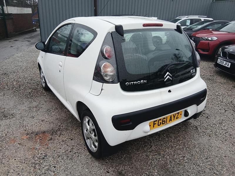 Used Citroën C1 VTR Sport 68 HP (50 kW) 2011 White Hatchback