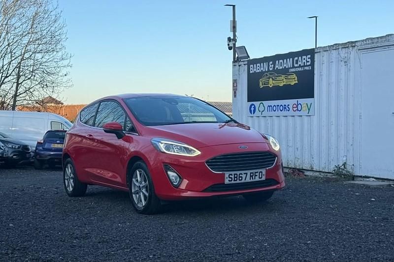 Used Ford Fiesta Zetec 70 HP (51 kW) 2018 Red Hatchback