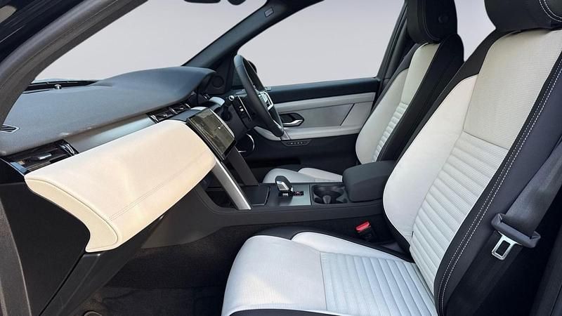 Used Land Rover Discovery Sport SE Dynamic 2026 Santorini black SUV