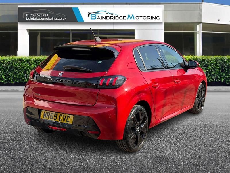 Second-hand Peugeot 208 Allure 75 CP (55 kW) 2020 Roșu Hatchback