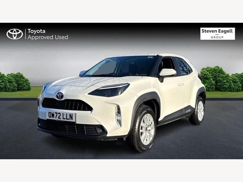 Used Toyota Yaris Hybrid 116 HP (85 kW) 2023 White Hatchback