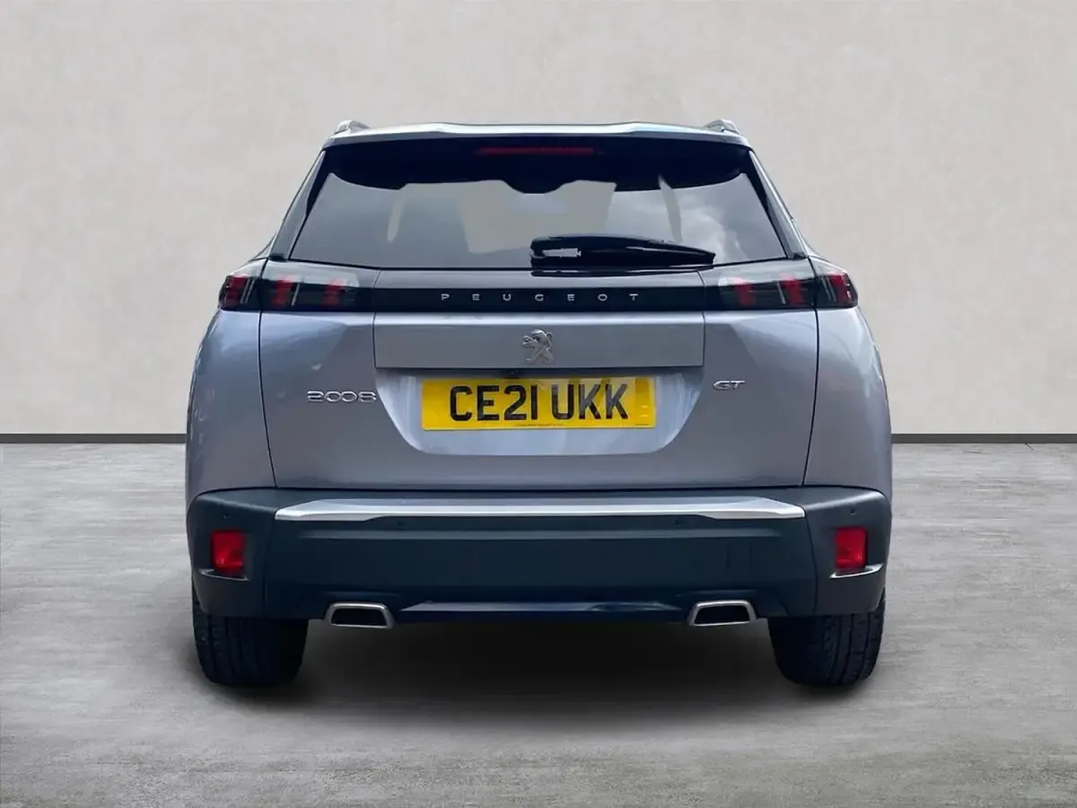 Usado Peugeot 2008 Premium 130 CV (95 kW) 2021 Gris SUV