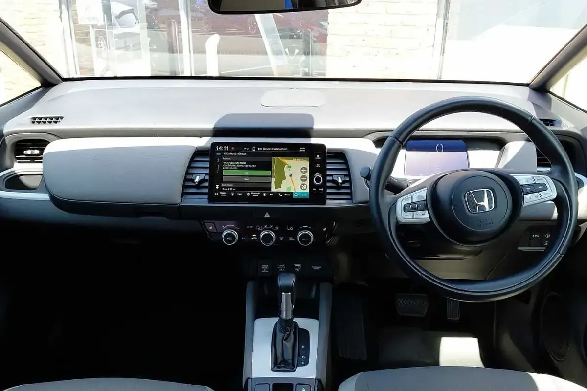 Used Honda Jazz Hybrid 109 HP (80 kW) 2022 White Hatchback