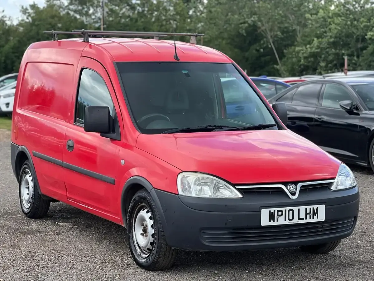 Used Vauxhall Combo 75 HP (55 kW) 2010 Red MPV