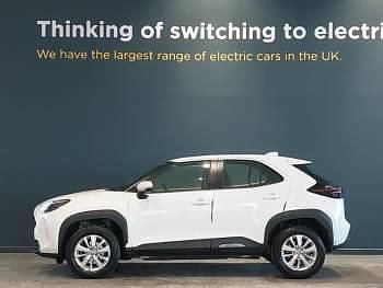 Used Toyota Yaris Hybrid 116 HP (85 kW) 2022 White Estate