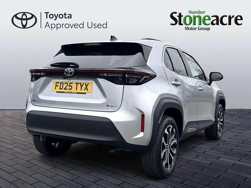 Used Toyota Yaris Cross Design 113 HP (83 kW) 2025 Silver SUV