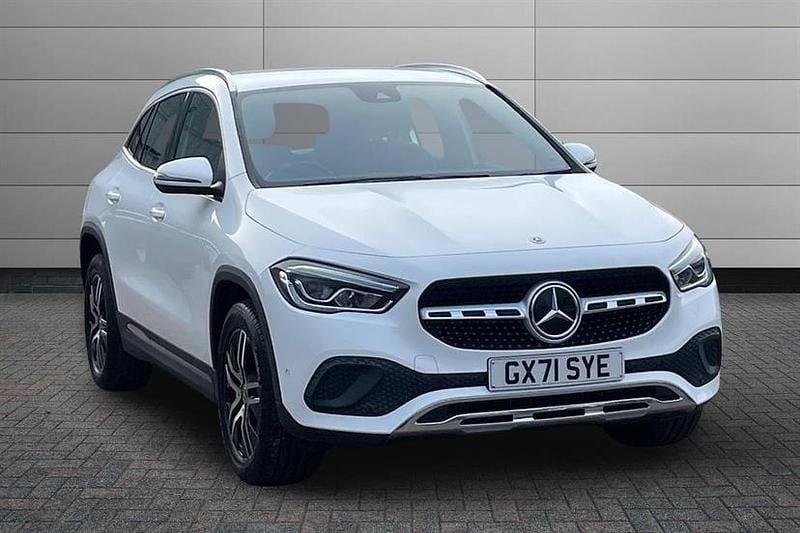 Used Mercedes GLA180 Executive 136 HP (100 kW) 2021 Polar white SUV