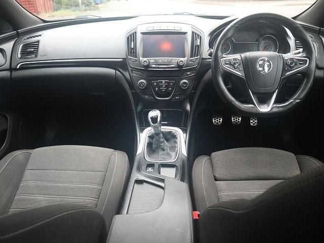 Used Vauxhall Insignia SRi 136 HP (100 kW) 2015 White Hatchback