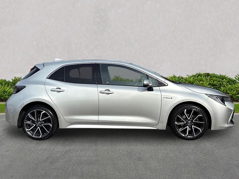 Used Toyota Corolla 122 HP (89 kW) 2019 Silver Hatchback
