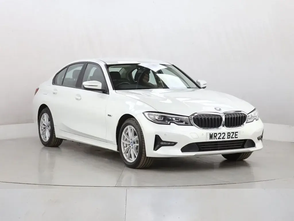 Used BMW 330e Comfort Edition 292 HP (214 kW) 2022 White Sedan