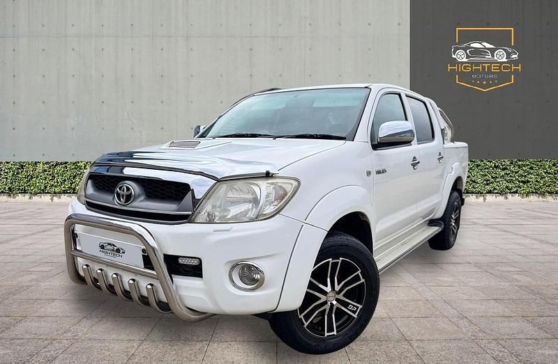 Used Toyota HiLux 2011 White Pickup