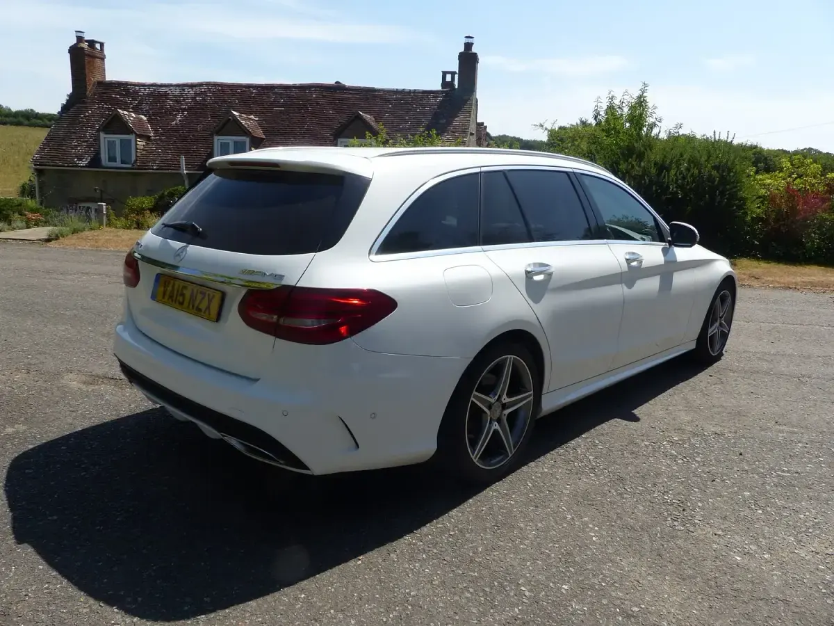 Used Mercedes C220 AMG Line Premium Plus 167 HP (122 kW) 2015 White Estate