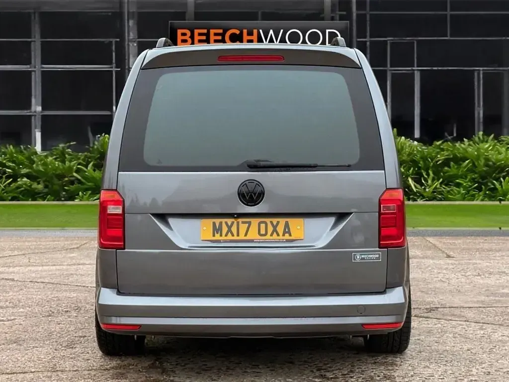 Usado VW Caddy Maxi 101 HP (74 kW) 2017 Cinzento Monovolume