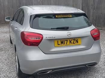 Używany Mercedes A180 Executive 109 KM (80 kW) 2017 Srebrny Hatchback
