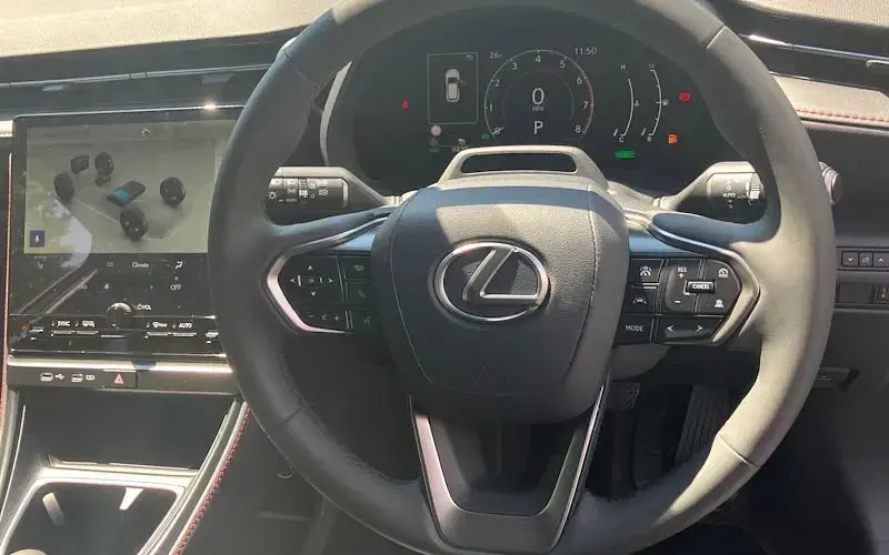 Used Lexus LBX 136 HP (100 kW) 2025 Silver SUV