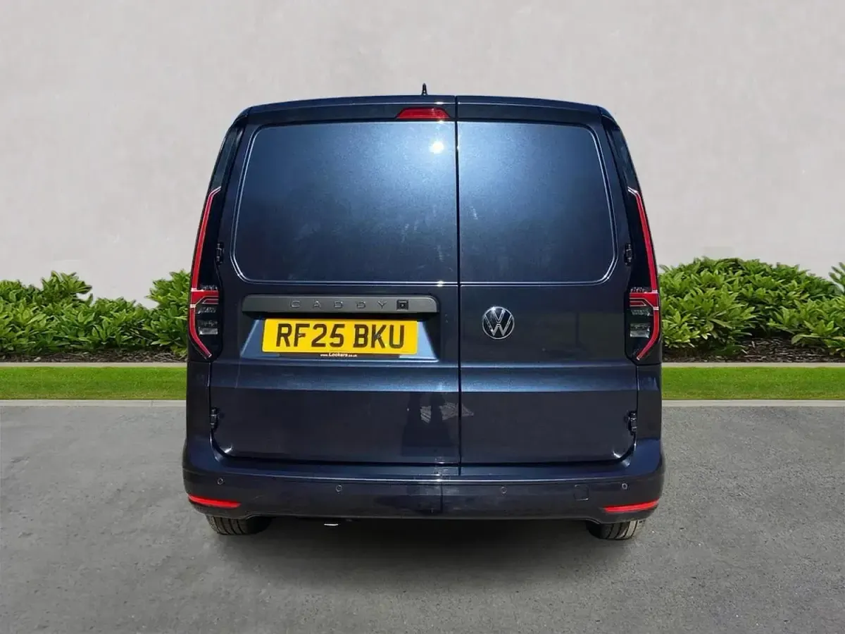Usado VW Caddy Pro 116 HP (85 kW) 2025 Azul Monovolume