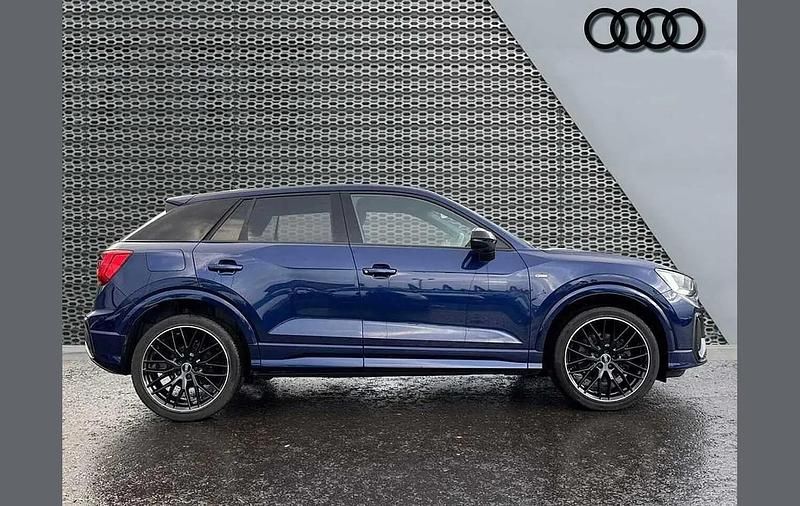 Begagnad Audi Q2 Black Edition 147 HK (108 kW) 2021 Blå SUV