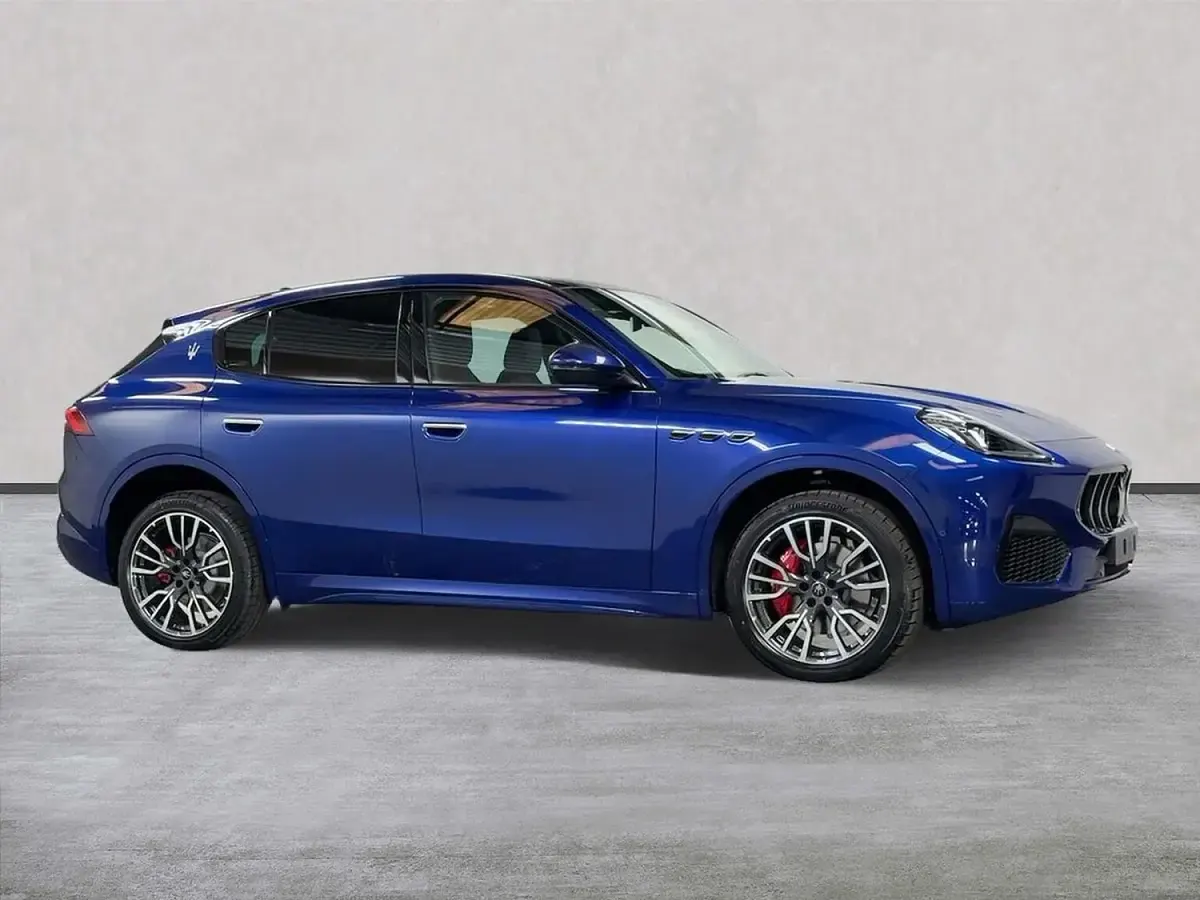 New Maserati Grecale 300 HP (220 kW) 2026 Blue SUV