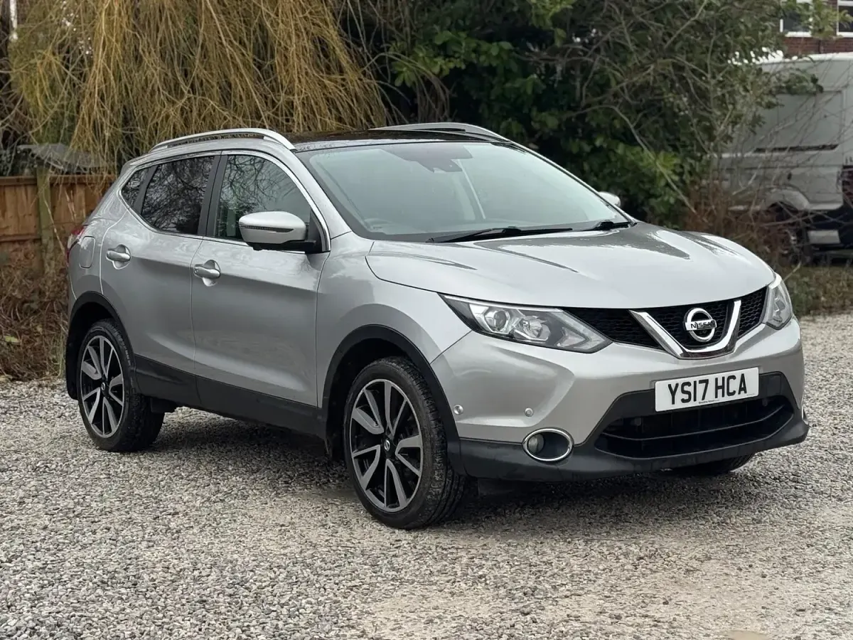 Used Nissan Qashqai Tekna 115 HP (84 kW) 2017 Silver SUV