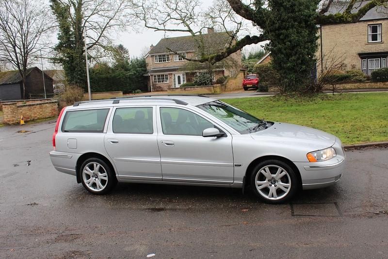 Used Volvo V70 SE 140 HP (102 kW) 2005 Silver Estate