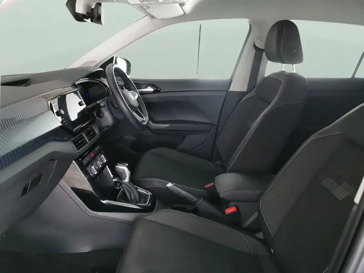 Begagnad VW T-Cross Black Edition 110 HK (80 kW) 2022 Grå SUV
