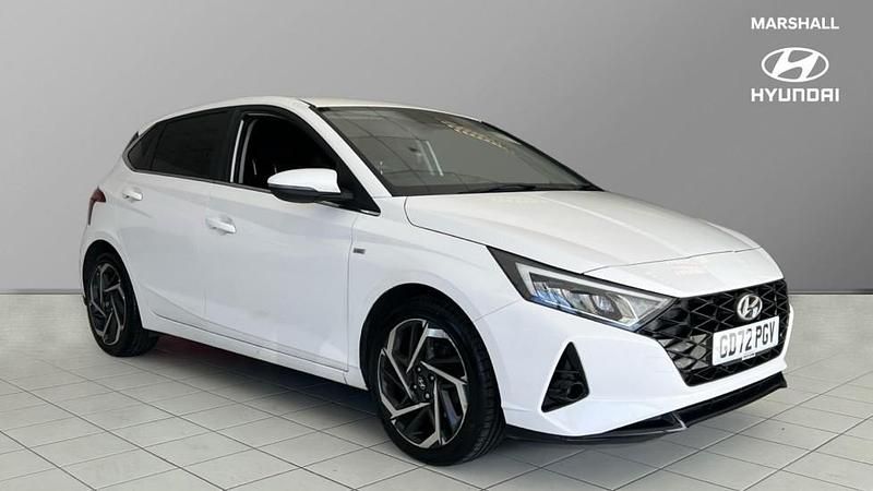 Used Hyundai i20 Premium 100 HP (73 kW) 2023 White Hatchback