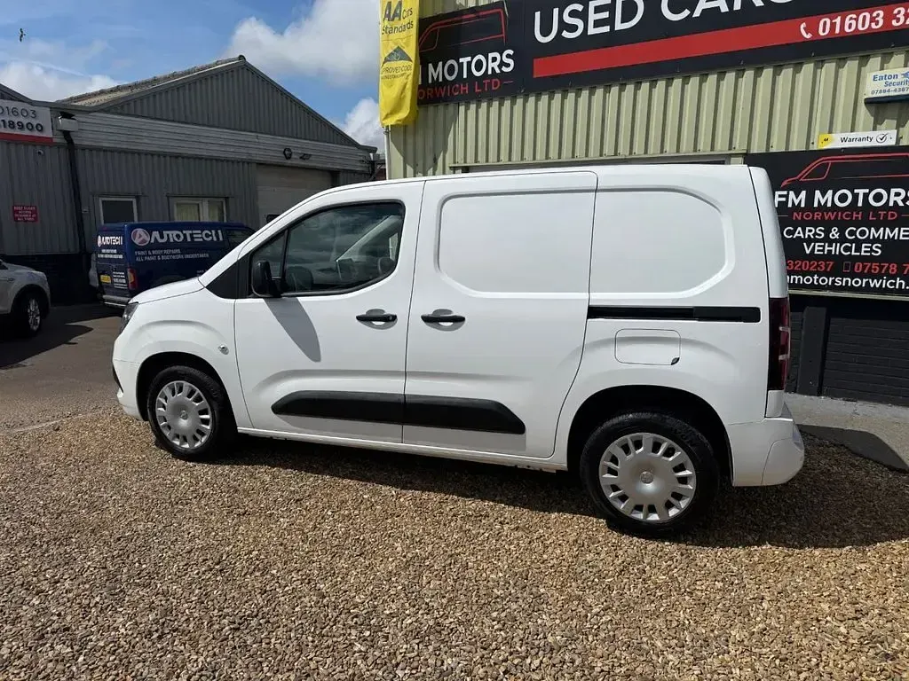 Used Vauxhall Combo Sportive 2020 White MPV
