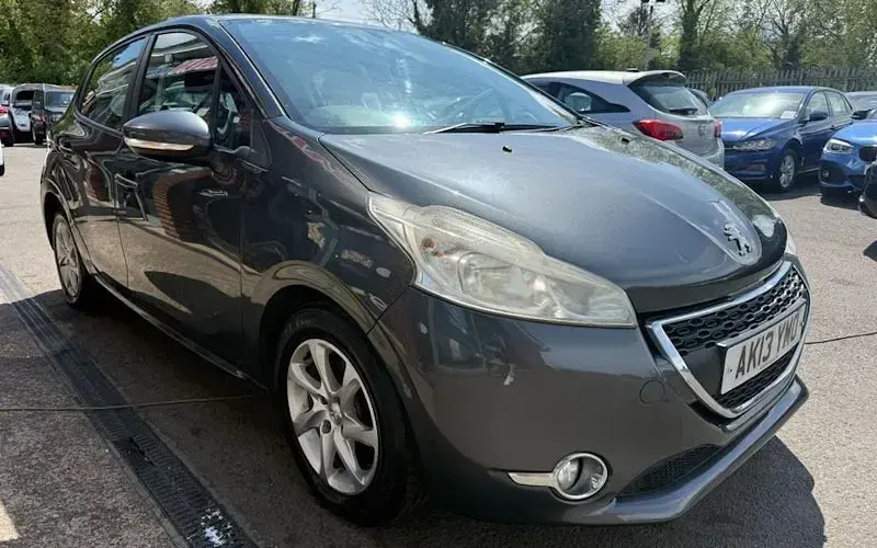 Begagnad Peugeot 208 Active 70 HK (51 kW) 2013 Grå Halvkombi