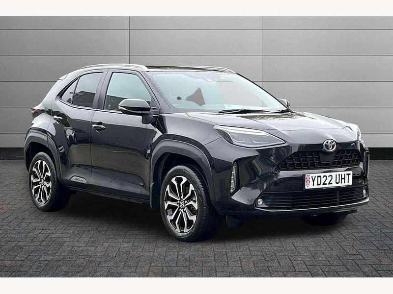 Black Used 2022 Toyota Yaris Hybrid Design SUV | £19,895 (Fair price) - Image 1/2