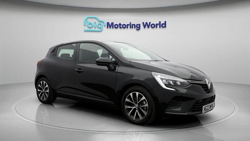 Used 2022 Renault Clio V Evolution Hatchback | £13,800 (Good price) - Image 1/4