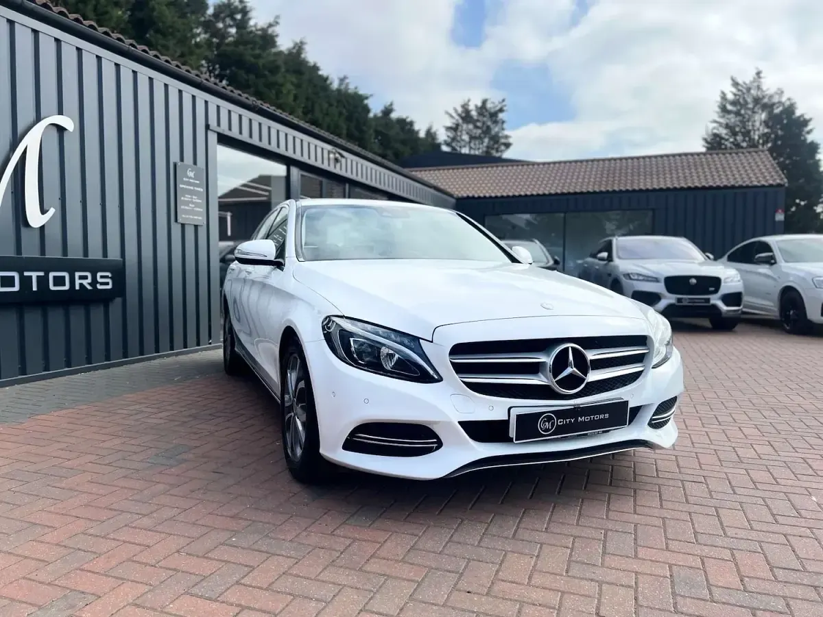 Used Mercedes C220 170 HP (125 kW) 2015 White Sedan