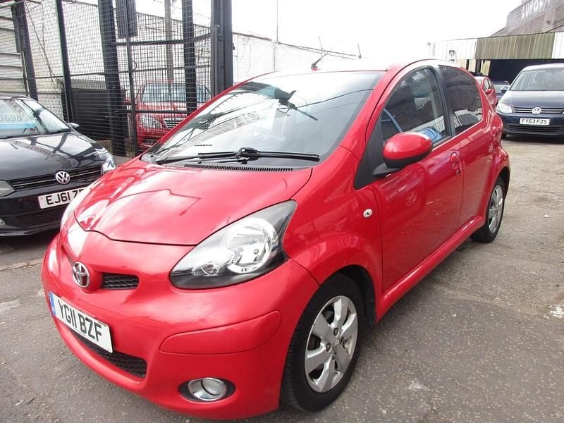 Used Toyota Aygo 68 HP (50 kW) 2011 Red Hatchback