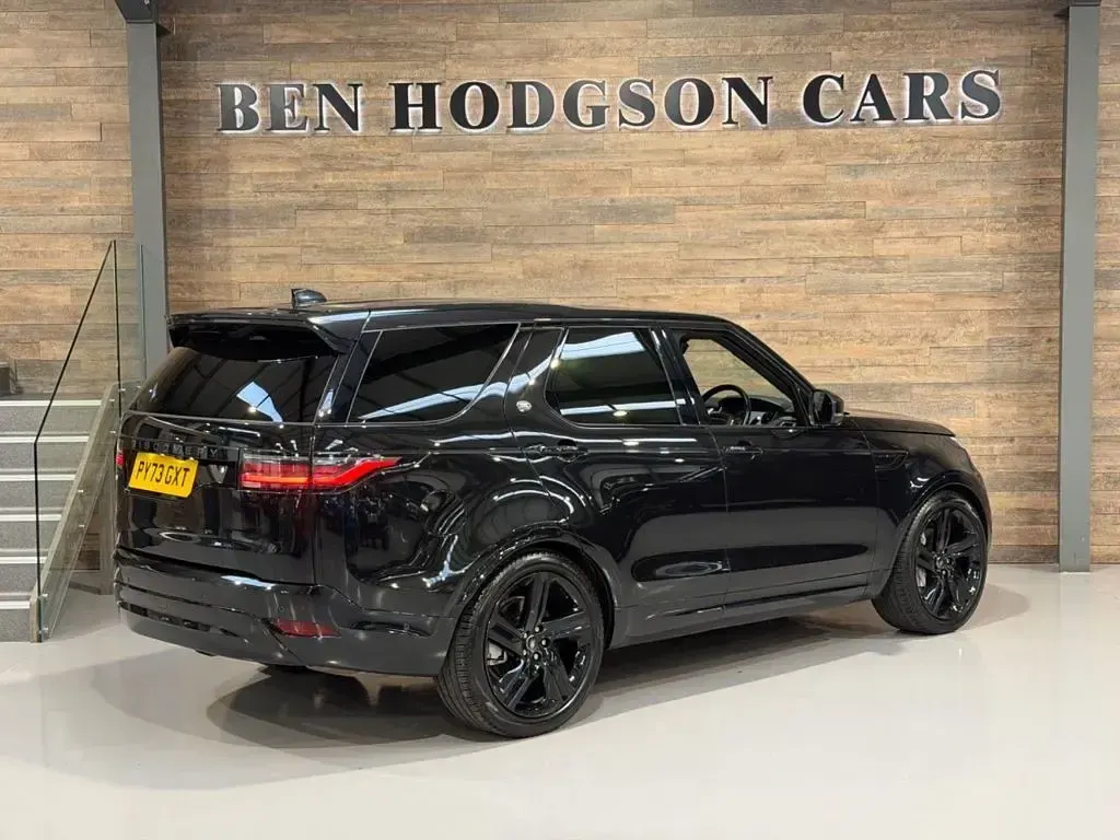 Used Land Rover Discovery HSE Dynamic 300 HP (220 kW) 2024 Black SUV